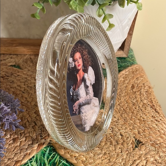 Mikasa Crystal Oval Picture Frame with Ribbed Accents - Picture 3 of 13